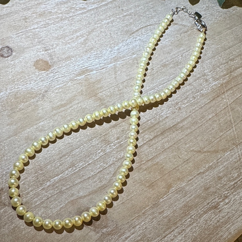 Elegant genuine Pearl Necklace